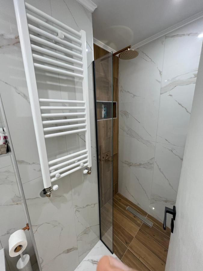 Modern 1-Bedroom Apartment In The City Center Thessaloniki Buitenkant foto